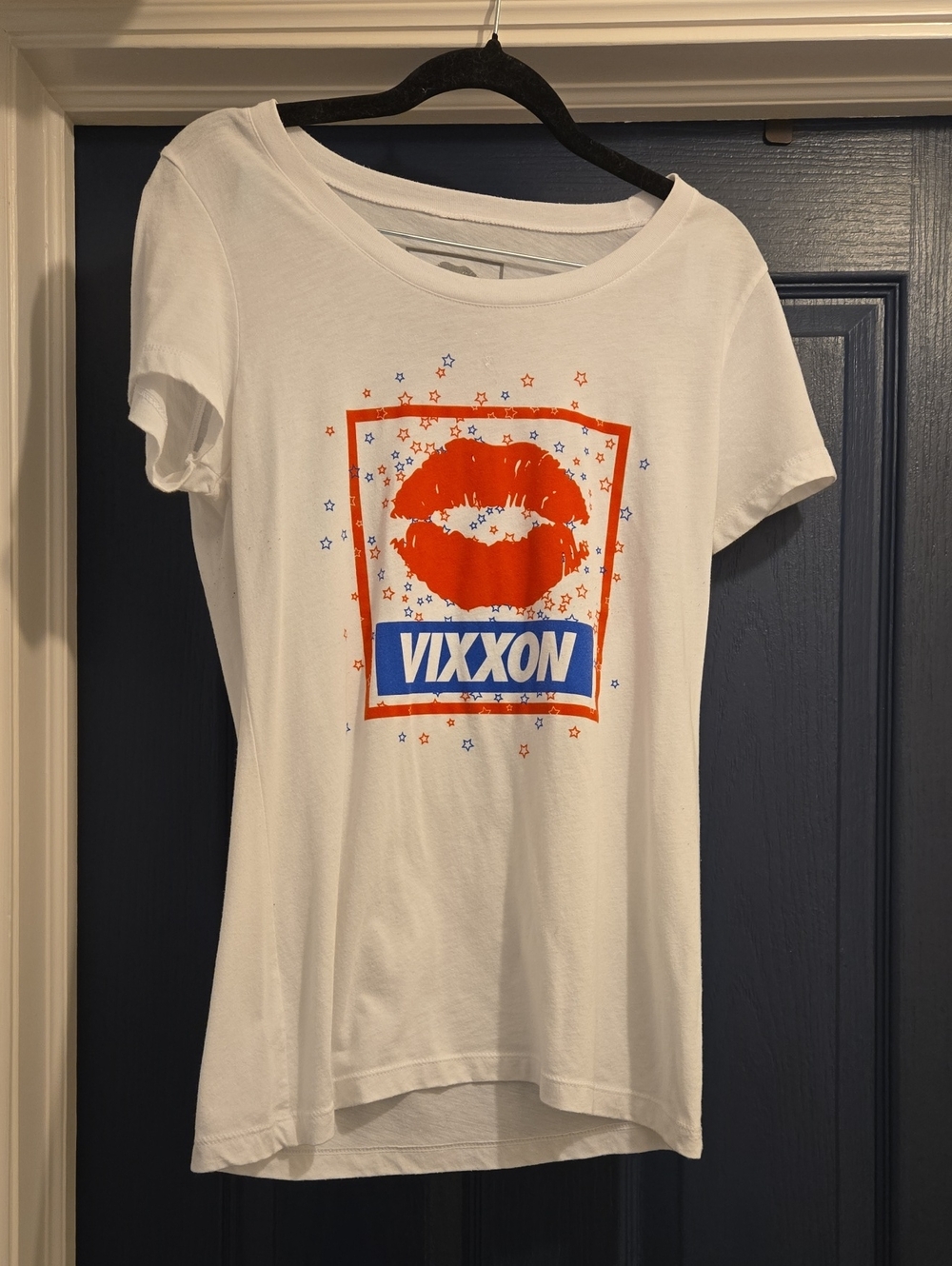 VIXXON DIXXON LARGE RED White & BLUE Short-Sleeve Tee Lip Graphic